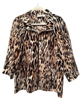 Chico’s Zenergy Leopard Print Full Zip Jacket Hip Length Pockets Sz 3 -Lg